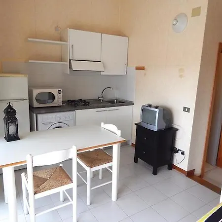 M056 - Marcelli, Bilocale Con Terrazzo A 100 Mt Dal Mare *